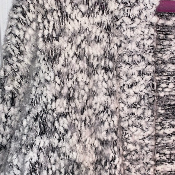 Fuzzy cardigan - Picture 2 of 4